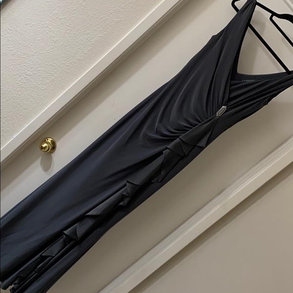 A gorgeous evening gown - Picture 5 of 6